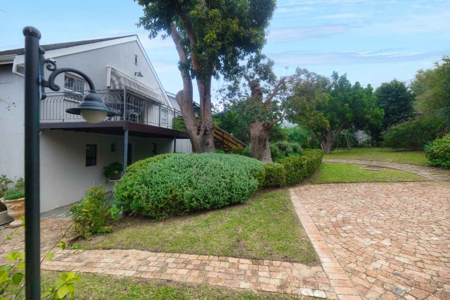 7 Bedroom Property for Sale in Voelklip Western Cape